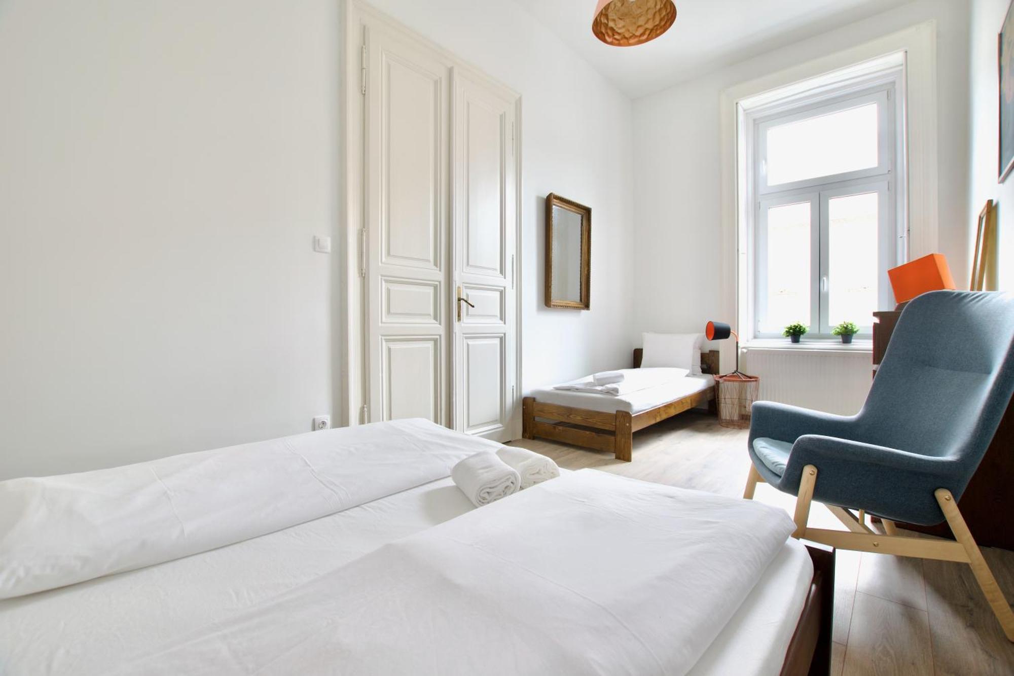 By Hi5 Apartments- Erzsebet 44 Apartamento Budapeste